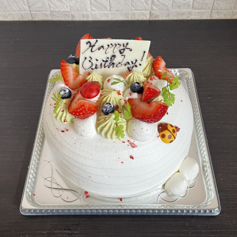 苺のデコレーション （⽣クリーム）